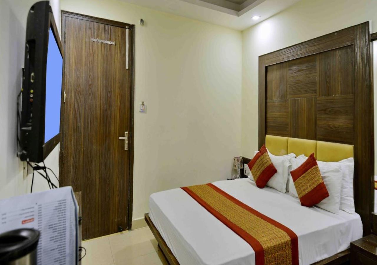 ניו דלהי Hotel Perfect Spot- Main Bazar - Walking Metro Station מראה חיצוני תמונה