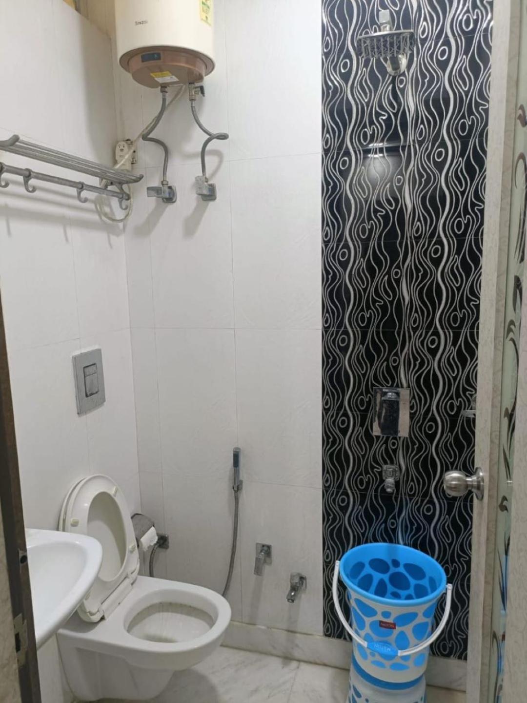 ניו דלהי Hotel Perfect Spot- Main Bazar - Walking Metro Station מראה חיצוני תמונה
