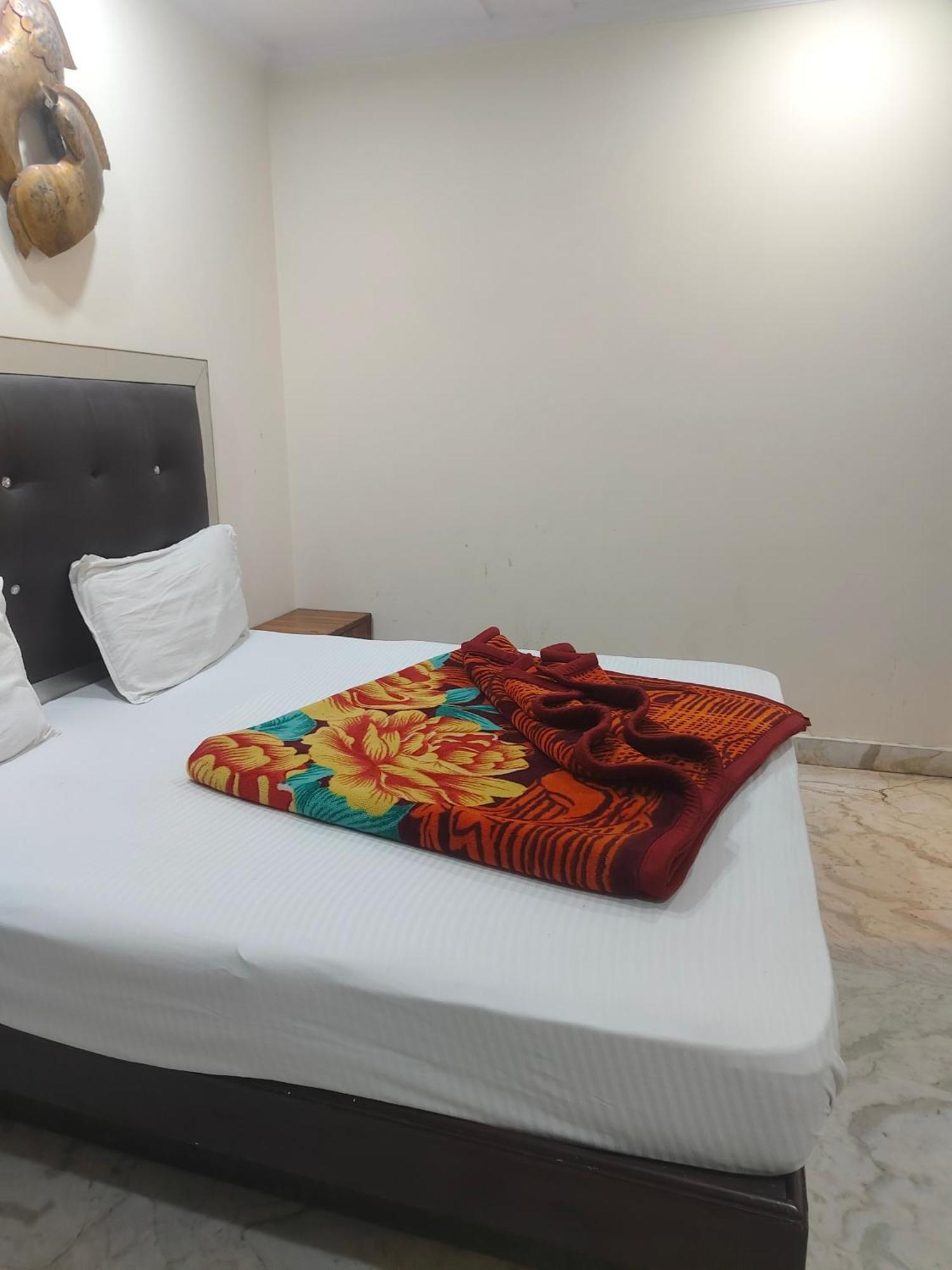 ניו דלהי Hotel Perfect Spot- Main Bazar - Walking Metro Station מראה חיצוני תמונה