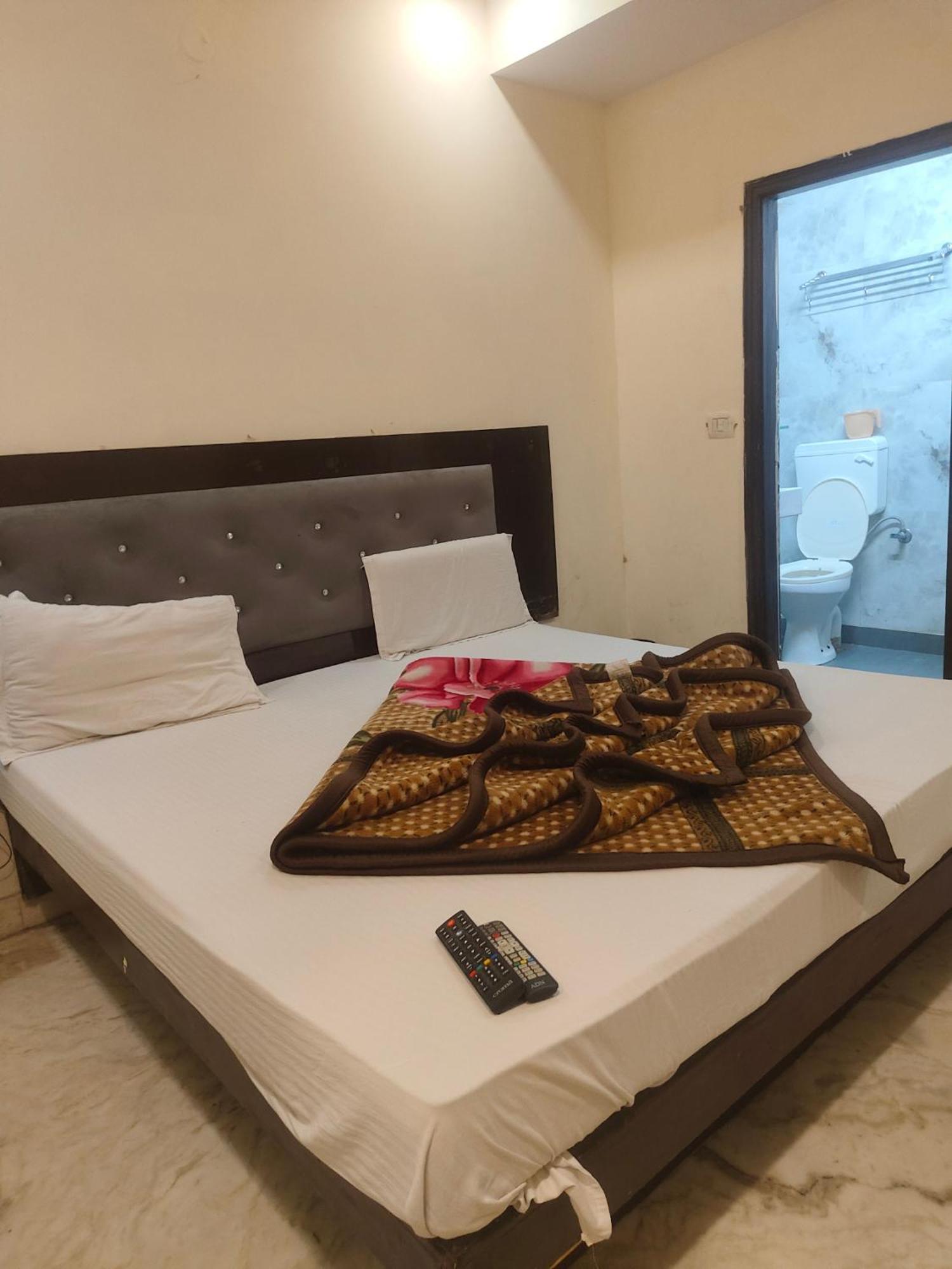 ניו דלהי Hotel Perfect Spot- Main Bazar - Walking Metro Station מראה חיצוני תמונה
